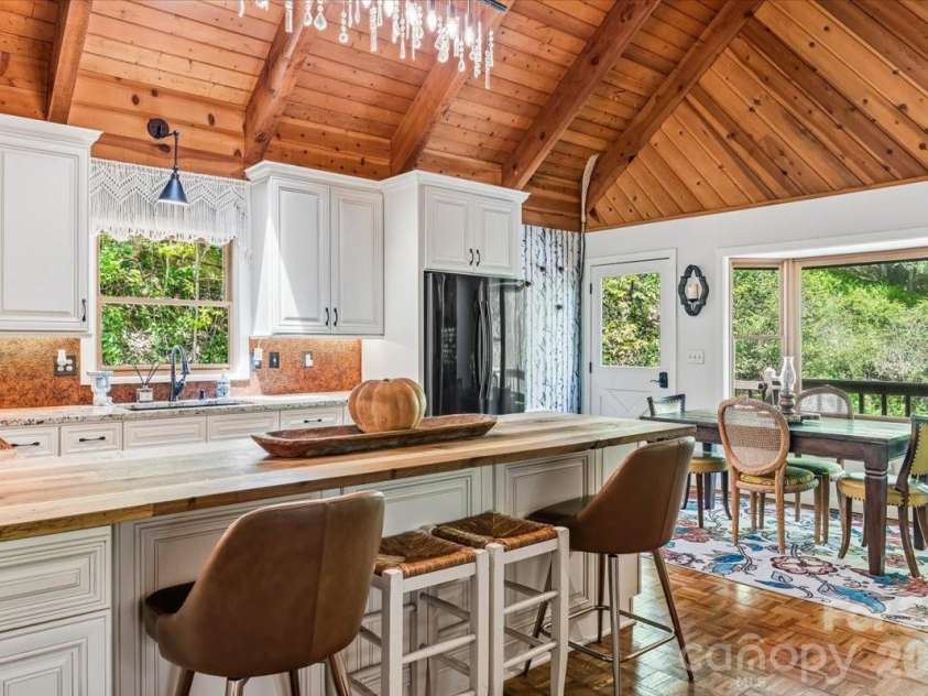 61 Greer Way, Mars Hill, NC 28754.  MLS# CAR4366229, YatesRealty ID 25984. 
