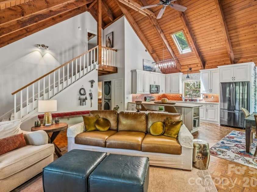 61 Greer Way, Mars Hill, NC 28754.  MLS# CAR4366229, YatesRealty ID 25984. 