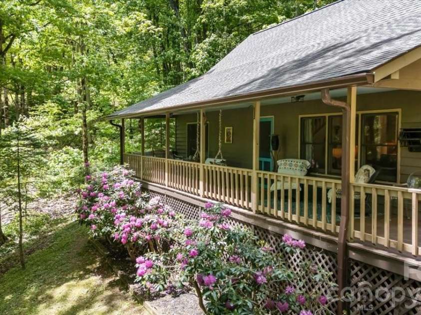 61 Greer Way, Mars Hill, NC 28754.  MLS# CAR4366229, YatesRealty ID 25984. 