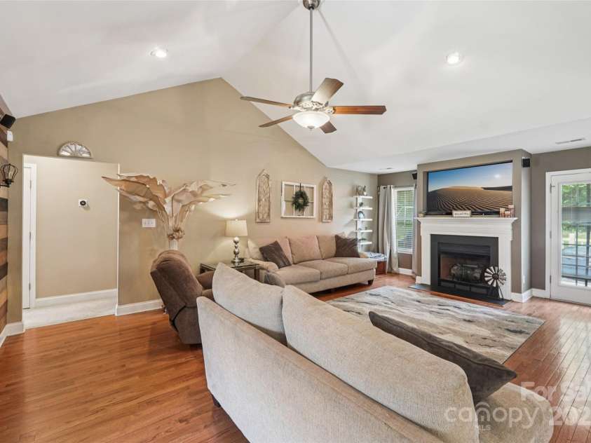 320 Bluegill Lane, Statesville, NC 28625.  MLS# CAR4268082, YatesRealty ID 25985. 