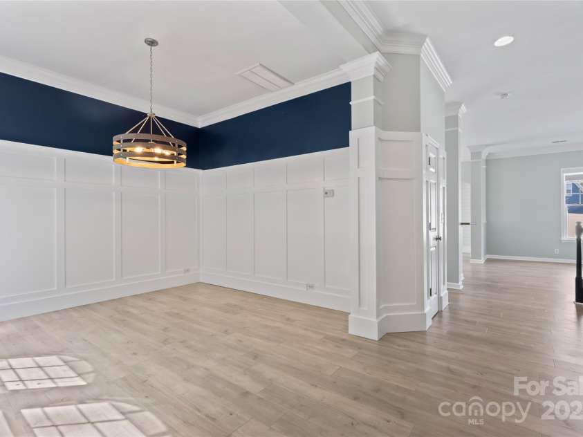 17514 Harbor Walk Drive, Cornelius, NC 28031.  MLS# CAR4276701, YatesRealty ID 25986. Foyer, dining