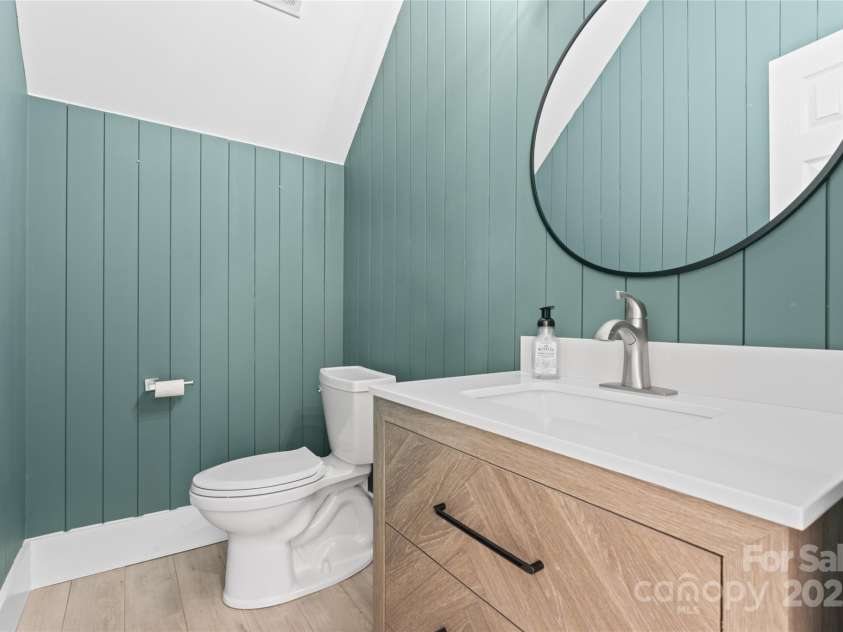 17514 Harbor Walk Drive, Cornelius, NC 28031.  MLS# CAR4276701, YatesRealty ID 25986. Half bath