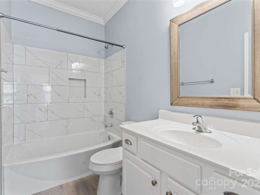 17514 Harbor Walk Drive, Cornelius, NC 28031.  MLS# CAR4276701, YatesRealty ID 25986. Hall bath