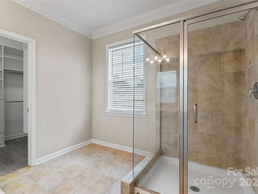 17514 Harbor Walk Drive, Cornelius, NC 28031.  MLS# CAR4276701, YatesRealty ID 25986. Primary bath