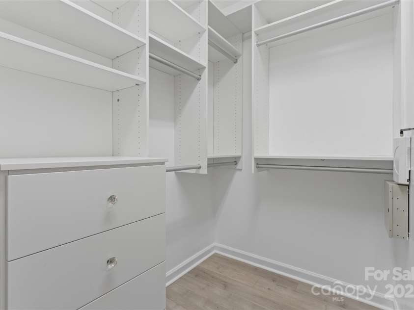 17514 Harbor Walk Drive, Cornelius, NC 28031.  MLS# CAR4276701, YatesRealty ID 25986. Primary walk in closet