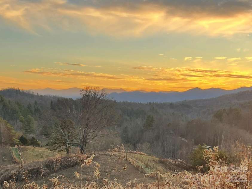 311 Flynn Branch, Marshall, NC 28753.  MLS# CAR4270287, YatesRealty ID 25987. 