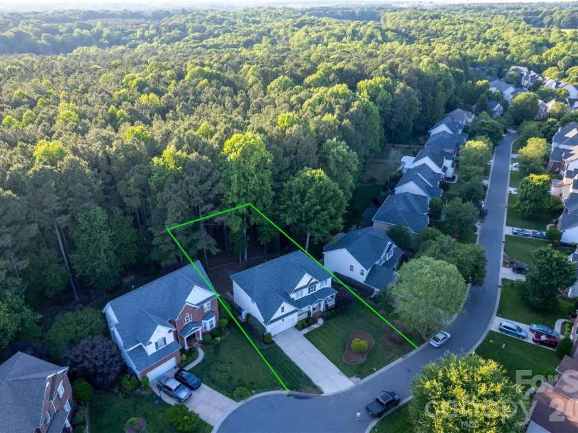 5715 Snapdragon Lane, Huntersville, NC 28078.  MLS# CAR4383525, YatesRealty ID 25987. 