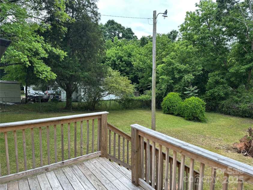 423 Rhyne Street, Dallas, NC 28034.  MLS# CAR4255293, YatesRealty ID 25988. Large Back Deck