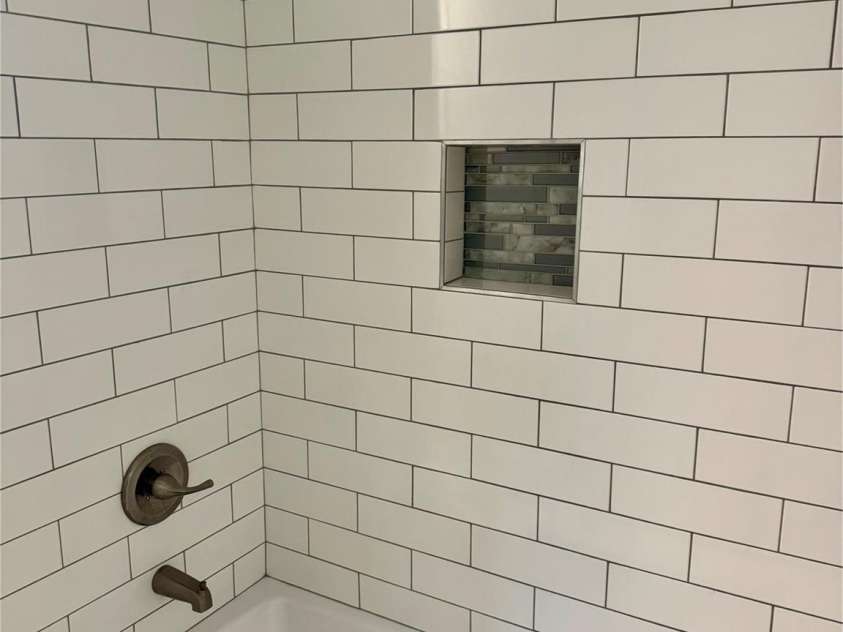 423 Rhyne Street, Dallas, NC 28034.  MLS# CAR4255293, YatesRealty ID 25988. Primary Tub/Shower Combo