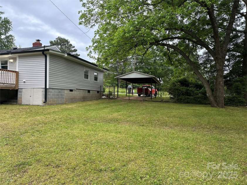 423 Rhyne Street, Dallas, NC 28034.  MLS# CAR4255293, YatesRealty ID 25988. Side view