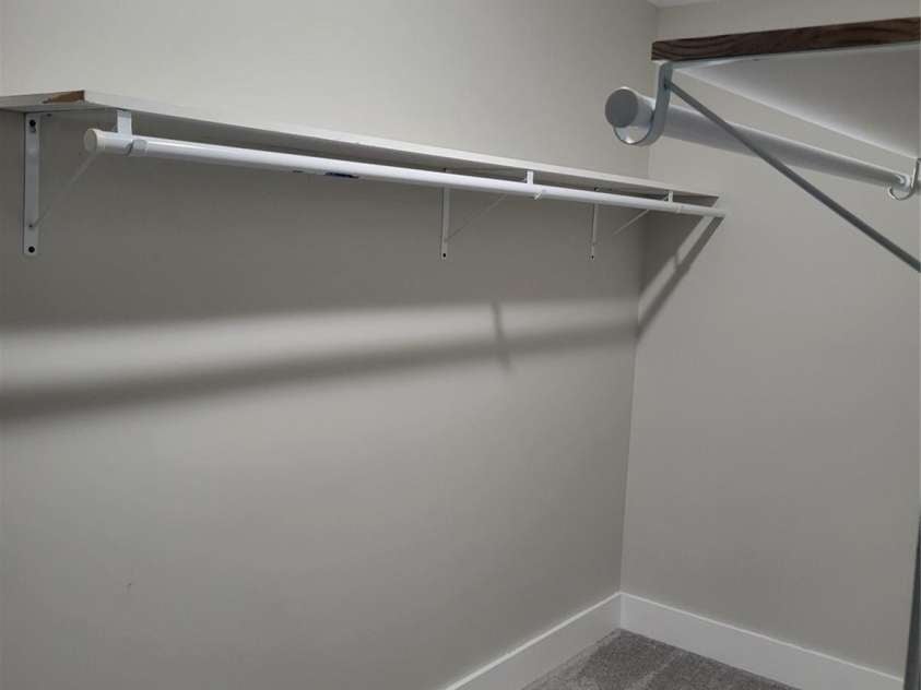 423 Rhyne Street, Dallas, NC 28034.  MLS# CAR4255293, YatesRealty ID 25988. Walk-in-closet