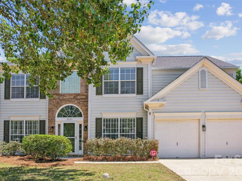 2523 Beacon Forest Drive, Charlotte, NC 28270.  MLS# CAR4385076, YatesRealty ID 25989. 