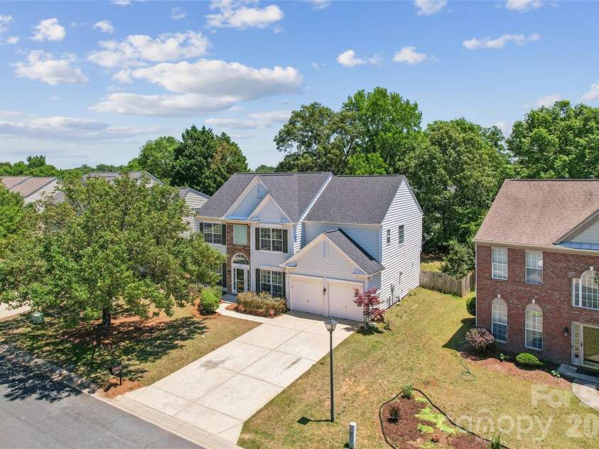 2523 Beacon Forest Drive, Charlotte, NC 28270.  MLS# CAR4385076, YatesRealty ID 25989. 