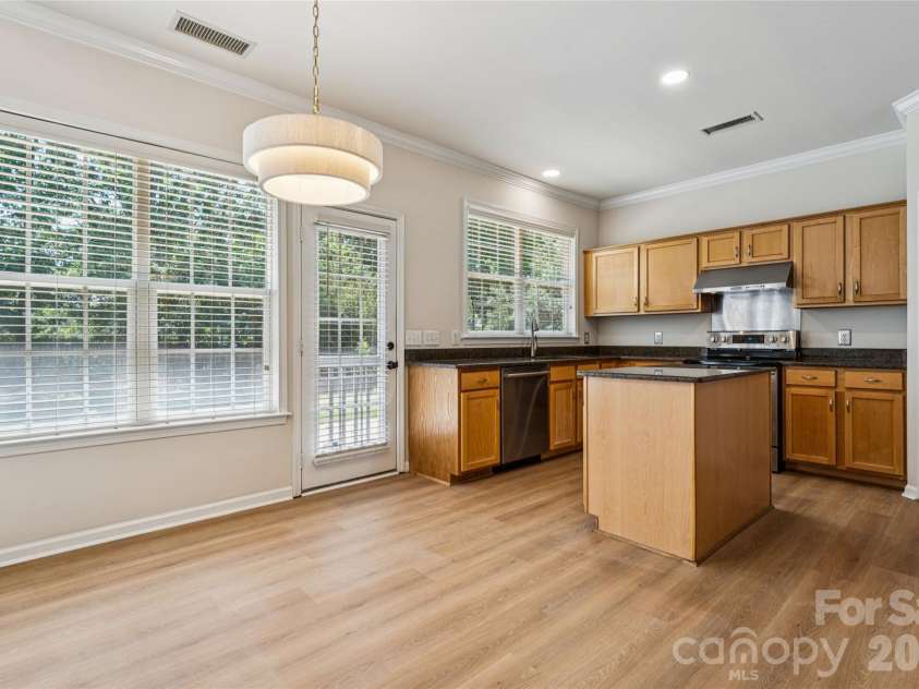 2523 Beacon Forest Drive, Charlotte, NC 28270.  MLS# CAR4385076, YatesRealty ID 25989. 