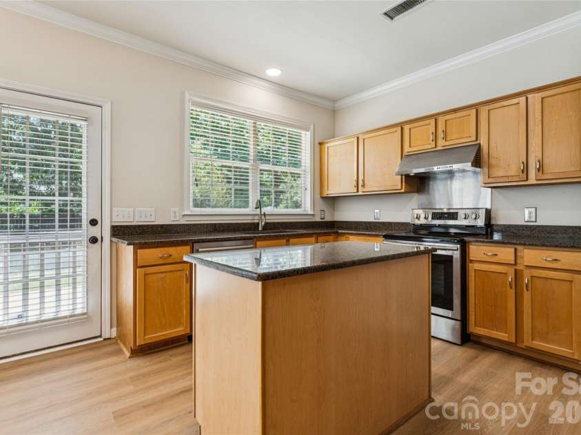 2523 Beacon Forest Drive, Charlotte, NC 28270.  MLS# CAR4385076, YatesRealty ID 25989. 