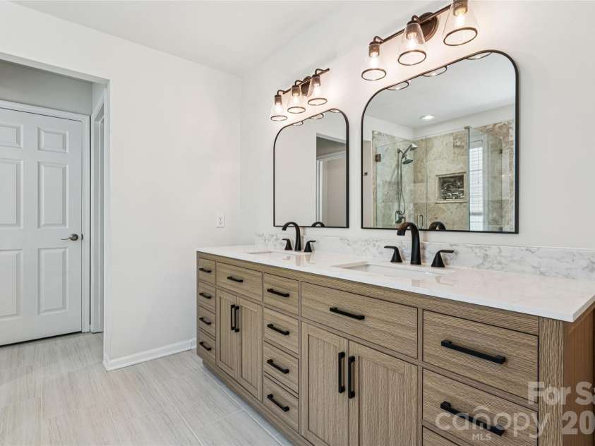2523 Beacon Forest Drive, Charlotte, NC 28270.  MLS# CAR4385076, YatesRealty ID 25989. 
