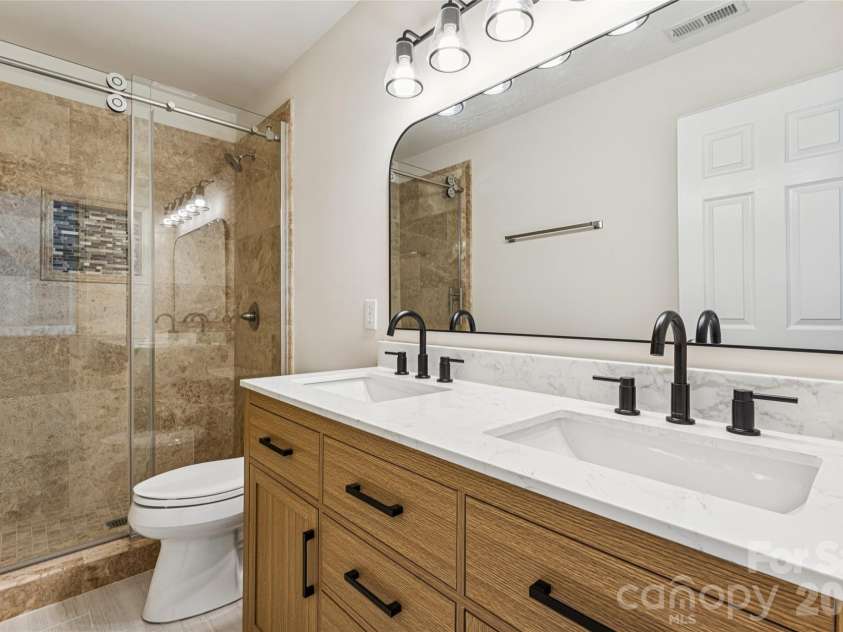 2523 Beacon Forest Drive, Charlotte, NC 28270.  MLS# CAR4385076, YatesRealty ID 25989. 