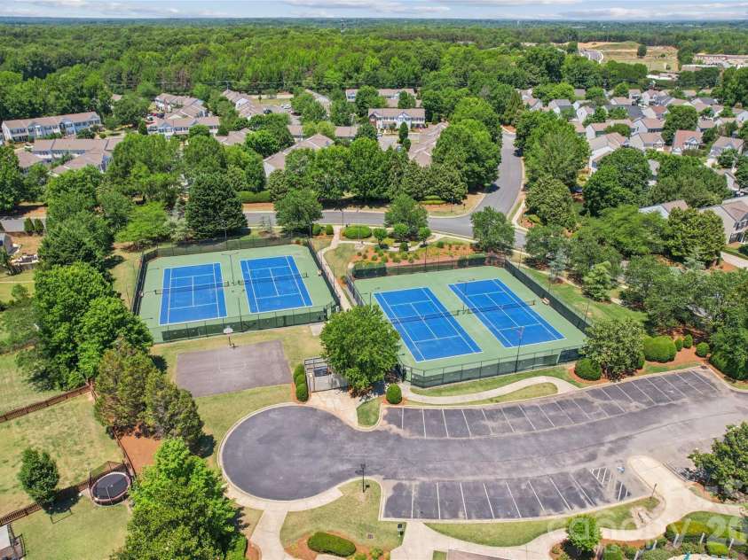 2523 Beacon Forest Drive, Charlotte, NC 28270.  MLS# CAR4385076, YatesRealty ID 25989. 