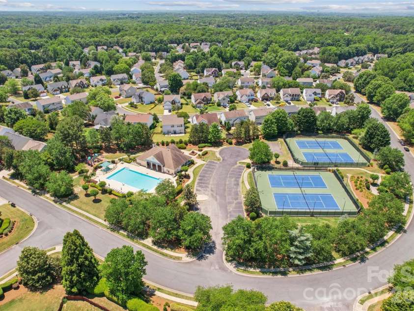 2523 Beacon Forest Drive, Charlotte, NC 28270.  MLS# CAR4385076, YatesRealty ID 25989. 