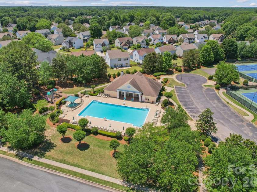 2523 Beacon Forest Drive, Charlotte, NC 28270.  MLS# CAR4385076, YatesRealty ID 25989. 