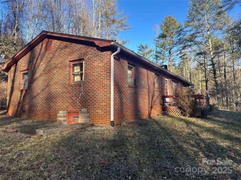 322 Cliff Buchanan Road, Spruce Pine, NC 28777.  MLS# CAR4214816, YatesRealty ID 2599. 