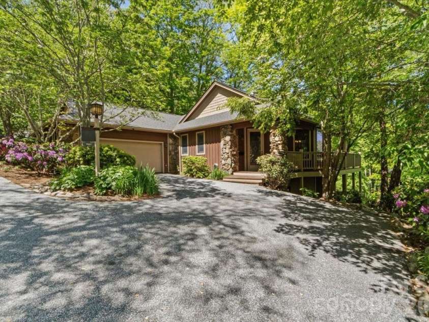 15 Ivy Point Lane, Burnsville, NC 28714.  MLS# CAR4385894, YatesRealty ID 25990. 