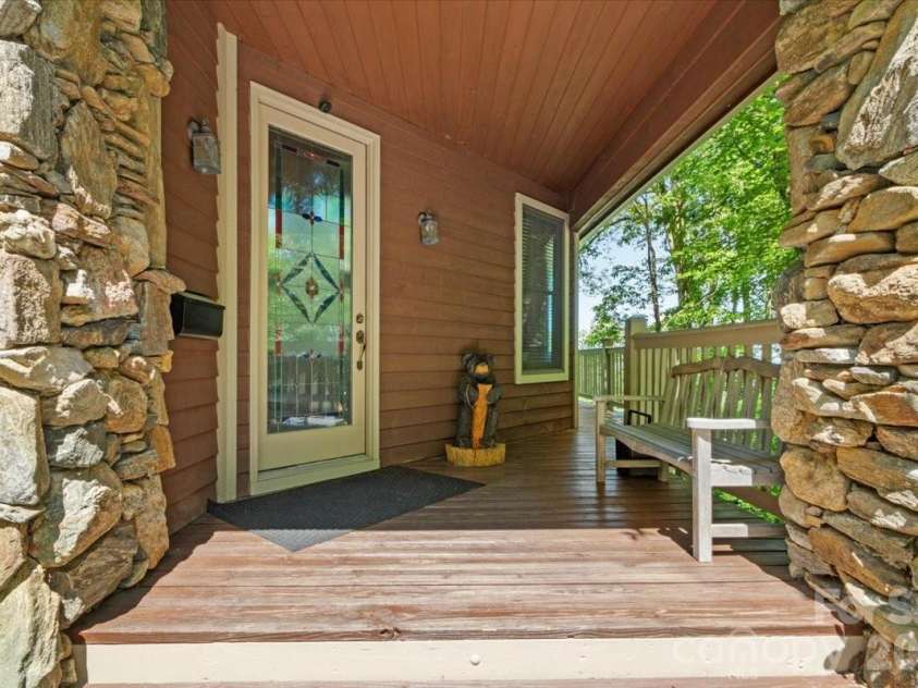 15 Ivy Point Lane, Burnsville, NC 28714.  MLS# CAR4385894, YatesRealty ID 25990. 