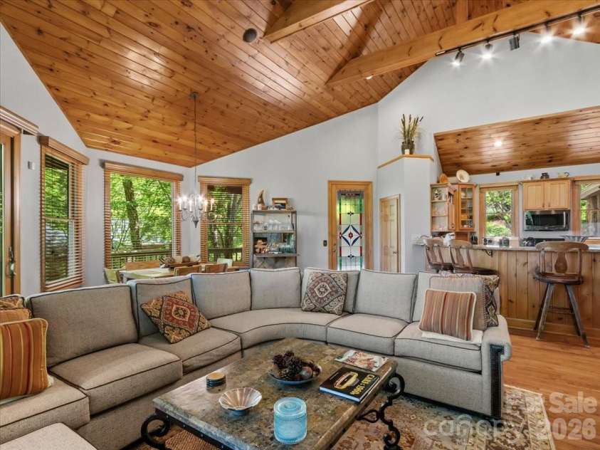 15 Ivy Point Lane, Burnsville, NC 28714.  MLS# CAR4385894, YatesRealty ID 25990. 