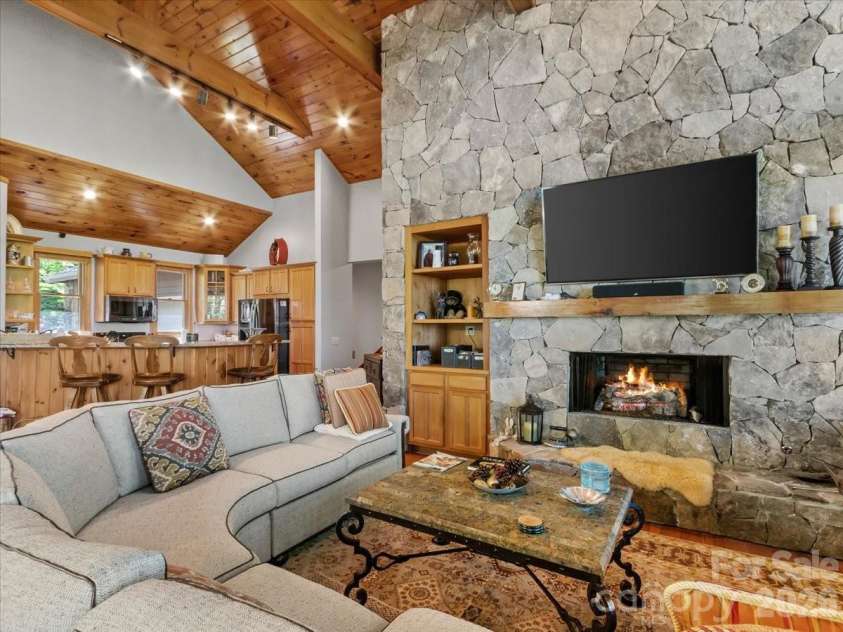 15 Ivy Point Lane, Burnsville, NC 28714.  MLS# CAR4385894, YatesRealty ID 25990. 