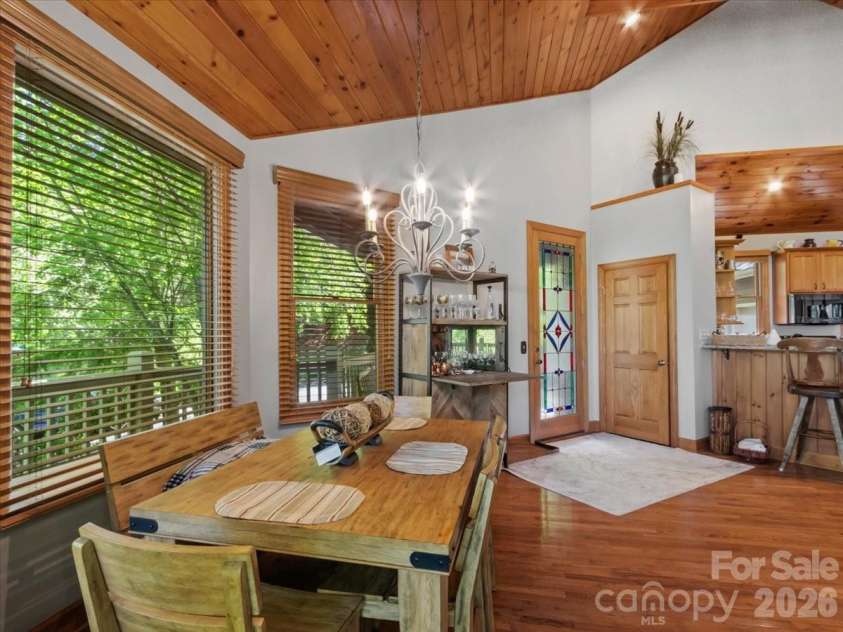 15 Ivy Point Lane, Burnsville, NC 28714.  MLS# CAR4385894, YatesRealty ID 25990. 