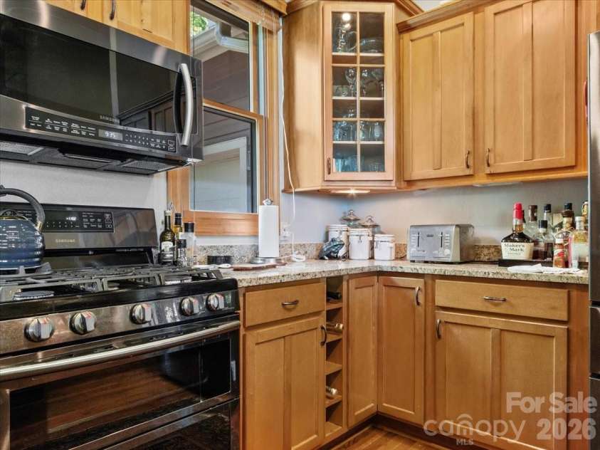 15 Ivy Point Lane, Burnsville, NC 28714.  MLS# CAR4385894, YatesRealty ID 25990. 