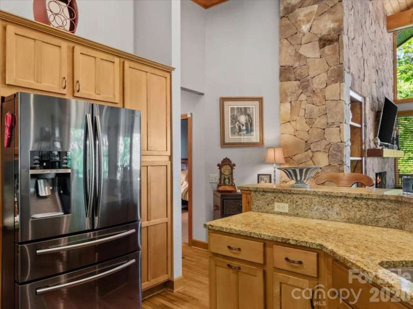 15 Ivy Point Lane, Burnsville, NC 28714.  MLS# CAR4385894, YatesRealty ID 25990. 