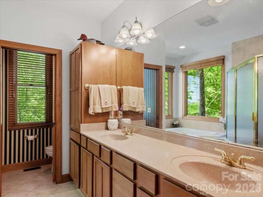 15 Ivy Point Lane, Burnsville, NC 28714.  MLS# CAR4385894, YatesRealty ID 25990. 
