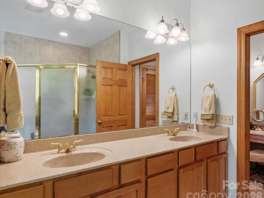 15 Ivy Point Lane, Burnsville, NC 28714.  MLS# CAR4385894, YatesRealty ID 25990. 