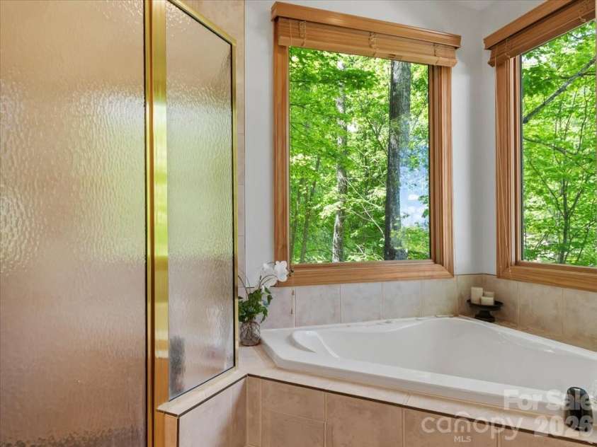 15 Ivy Point Lane, Burnsville, NC 28714.  MLS# CAR4385894, YatesRealty ID 25990. 
