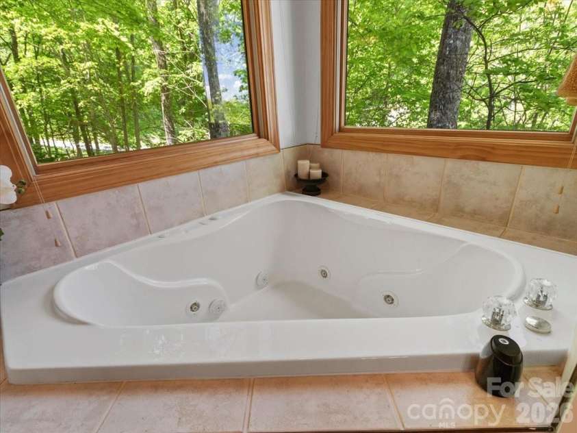 15 Ivy Point Lane, Burnsville, NC 28714.  MLS# CAR4385894, YatesRealty ID 25990. 