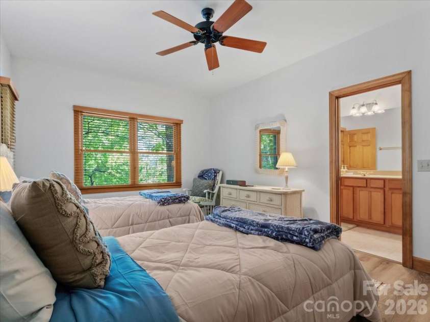 15 Ivy Point Lane, Burnsville, NC 28714.  MLS# CAR4385894, YatesRealty ID 25990. 