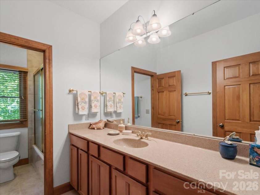 15 Ivy Point Lane, Burnsville, NC 28714.  MLS# CAR4385894, YatesRealty ID 25990. 