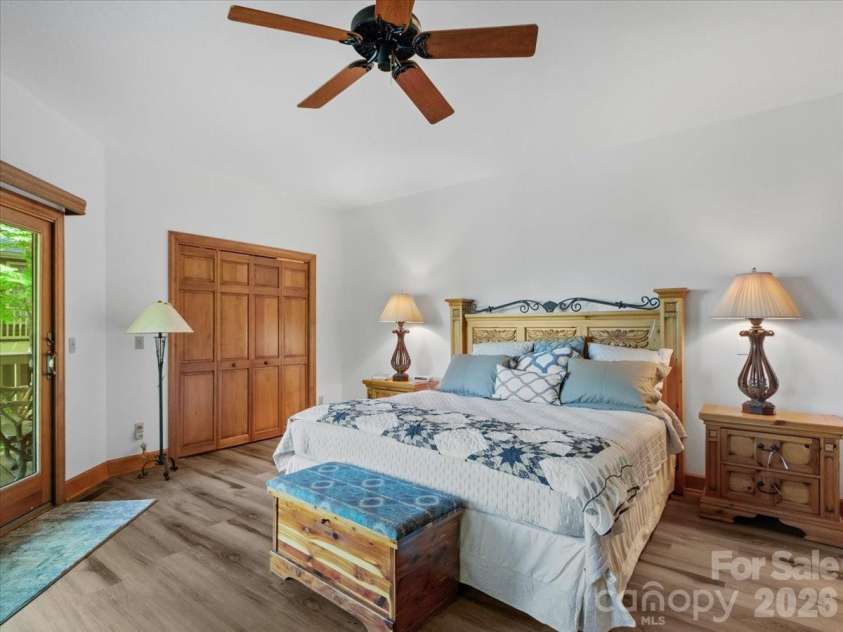 15 Ivy Point Lane, Burnsville, NC 28714.  MLS# CAR4385894, YatesRealty ID 25990. 