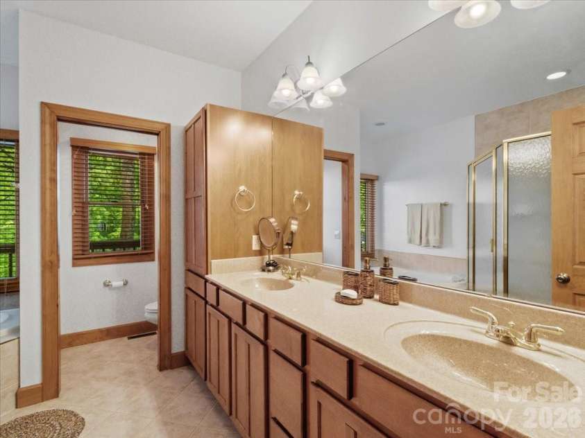 15 Ivy Point Lane, Burnsville, NC 28714.  MLS# CAR4385894, YatesRealty ID 25990. 