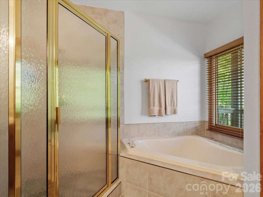15 Ivy Point Lane, Burnsville, NC 28714.  MLS# CAR4385894, YatesRealty ID 25990. 