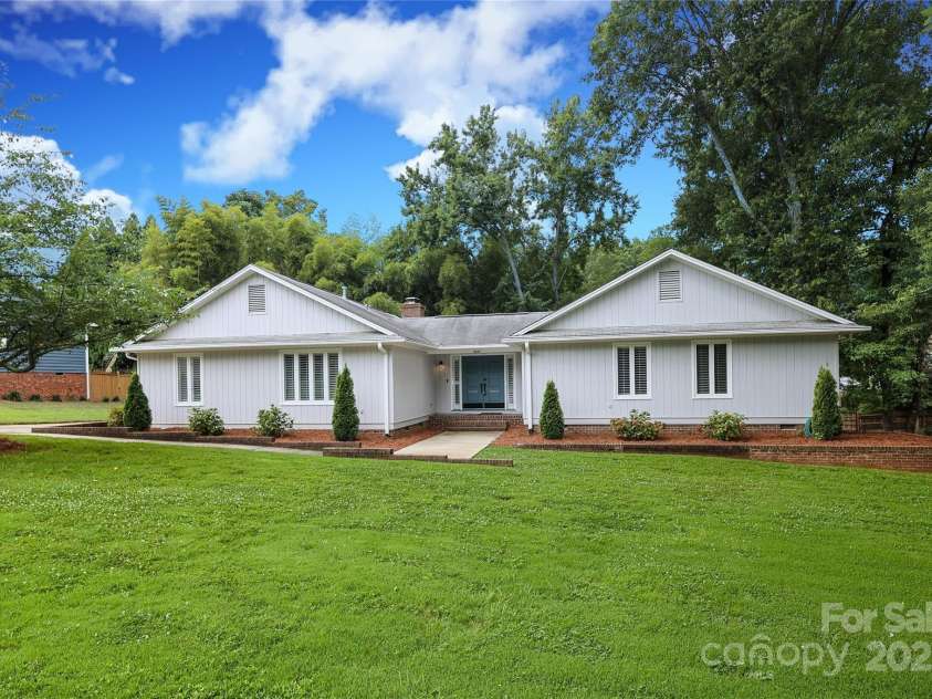 4350 Old Saybrook Court, Charlotte, NC 28211.  MLS# CAR4281498, YatesRealty ID 25991. 