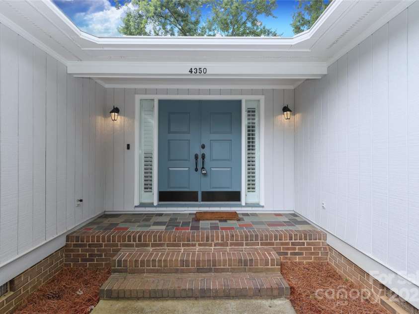 4350 Old Saybrook Court, Charlotte, NC 28211.  MLS# CAR4281498, YatesRealty ID 25991. 