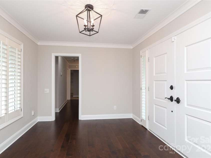 4350 Old Saybrook Court, Charlotte, NC 28211.  MLS# CAR4281498, YatesRealty ID 25991. 
