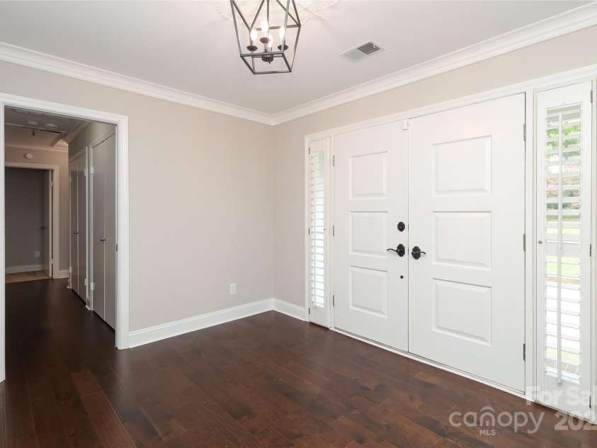 4350 Old Saybrook Court, Charlotte, NC 28211.  MLS# CAR4281498, YatesRealty ID 25991. 