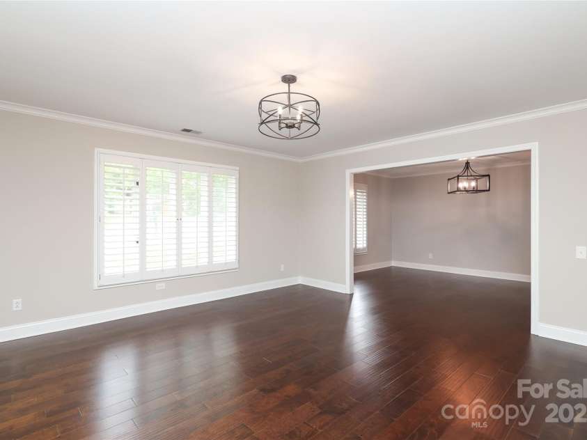 4350 Old Saybrook Court, Charlotte, NC 28211.  MLS# CAR4281498, YatesRealty ID 25991. 