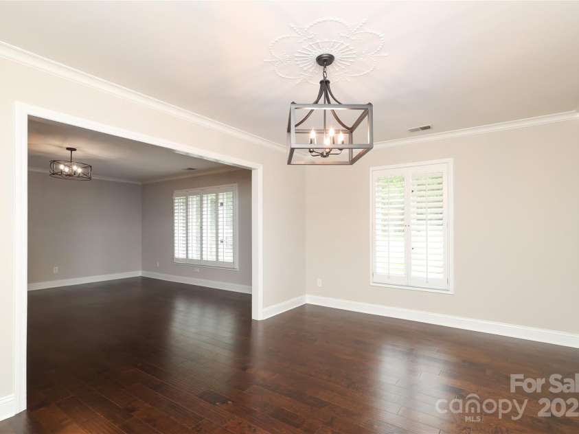 4350 Old Saybrook Court, Charlotte, NC 28211.  MLS# CAR4281498, YatesRealty ID 25991. 