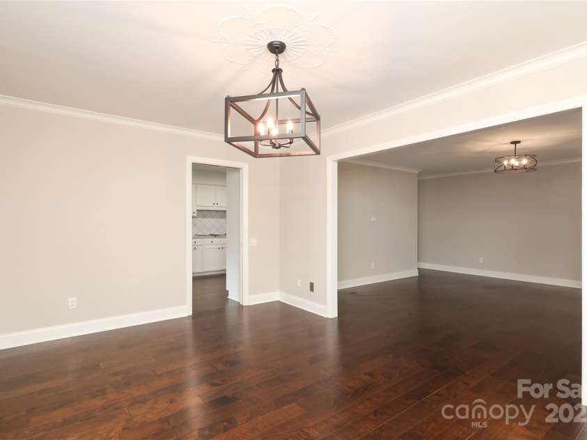 4350 Old Saybrook Court, Charlotte, NC 28211.  MLS# CAR4281498, YatesRealty ID 25991. 