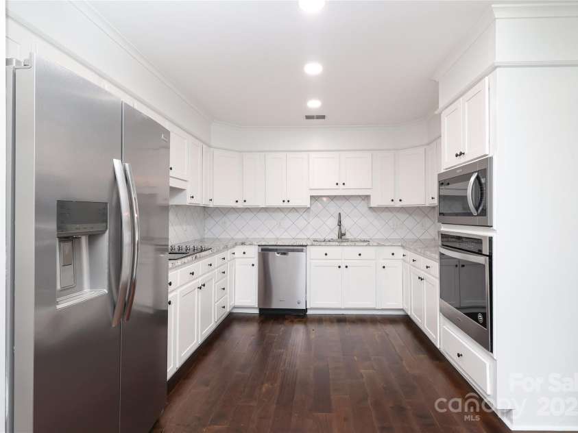 4350 Old Saybrook Court, Charlotte, NC 28211.  MLS# CAR4281498, YatesRealty ID 25991. 