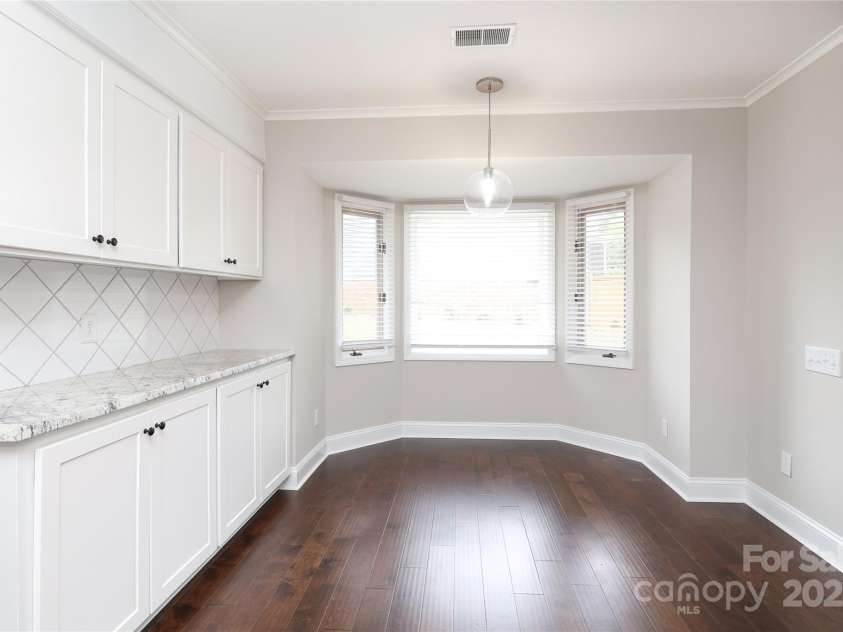 4350 Old Saybrook Court, Charlotte, NC 28211.  MLS# CAR4281498, YatesRealty ID 25991. 